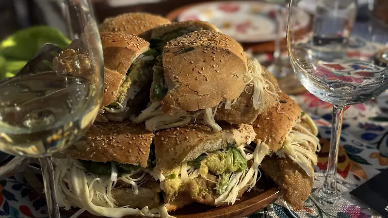 Cemitas con milanesa, un clásico poblano que no faltó en la fiesta